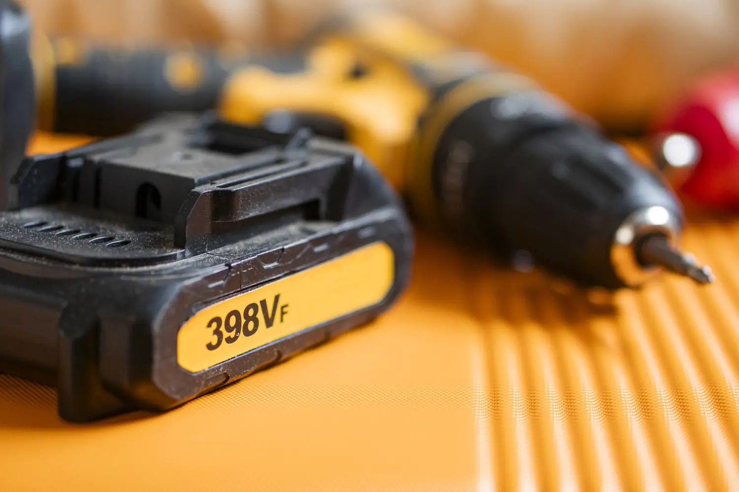 Czytanie oznaczeń na narzędziach elektrycznych - kompendium