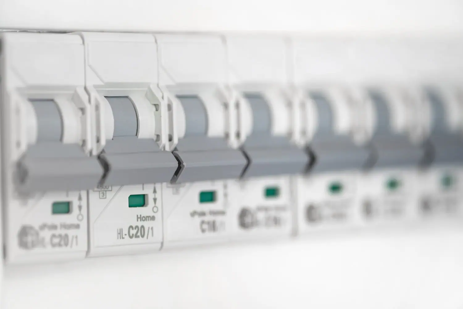 Zabezpieczenie elektroniki przed przepięciami - poradnik użytkownika