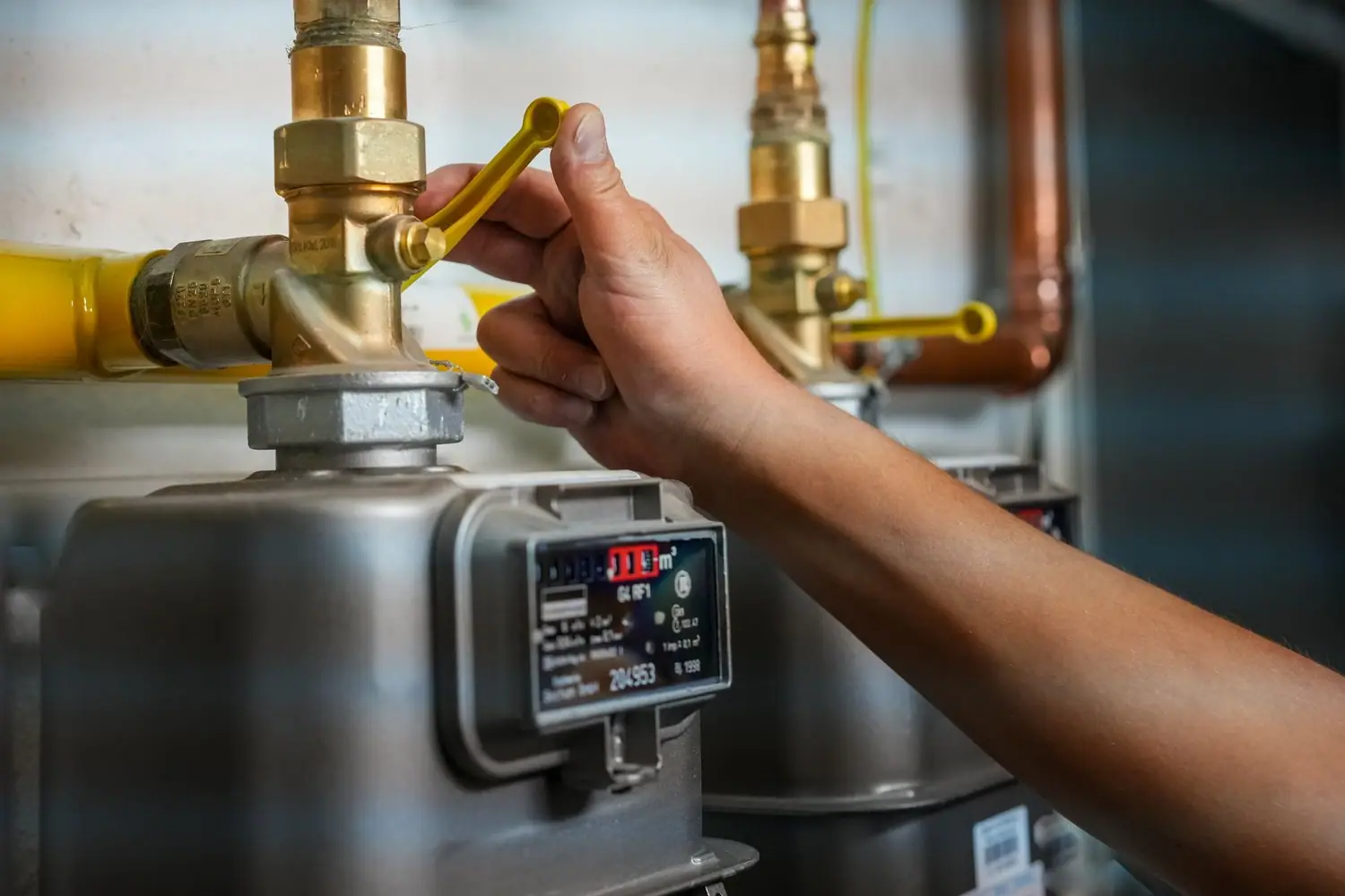Jak oczyścić bojler elektryczny z kamienia? Metody odkamieniania